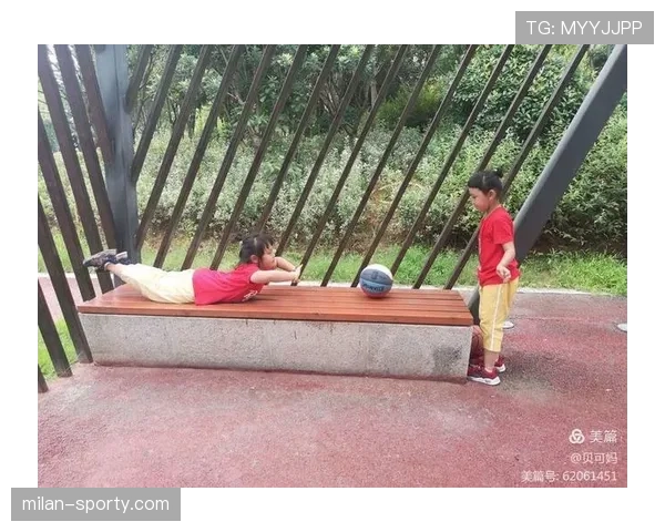 手抛球规则：合法动作与双脚位置判定要点